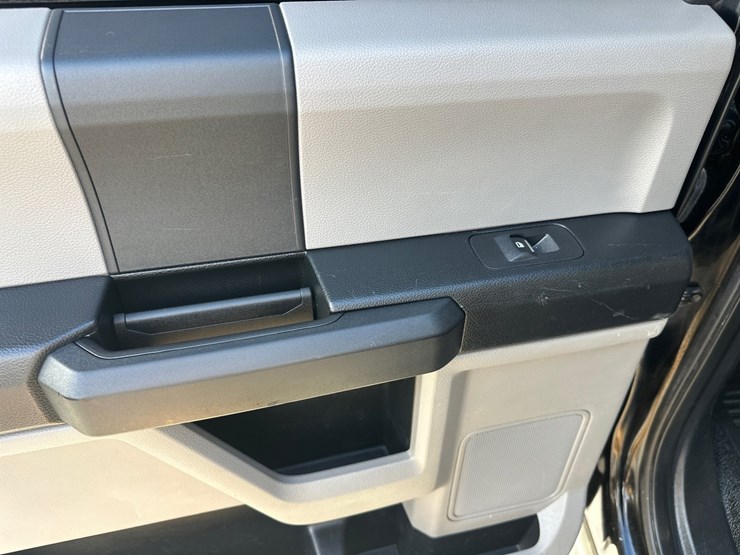 2017-ford-f350-xl-image-30