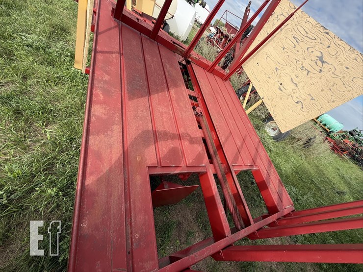 new-holland-1033-image-8