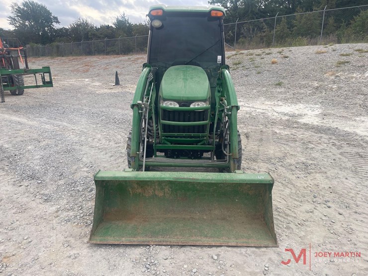john-deere-3320-image-8