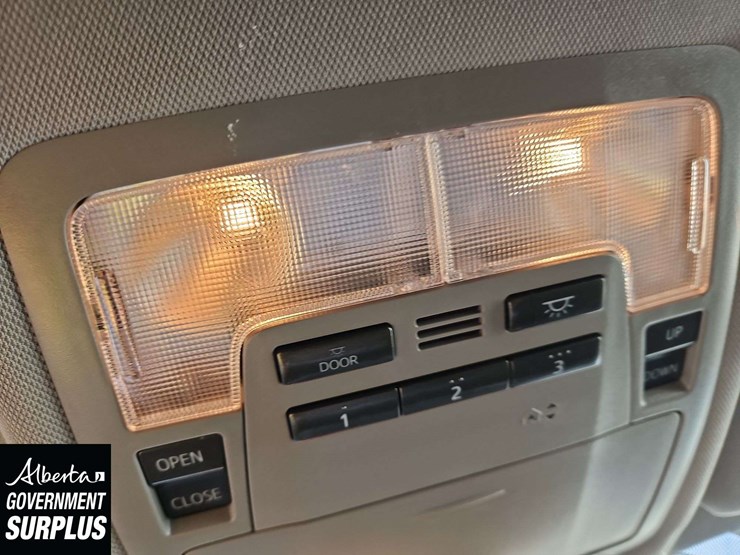 2019-toyota-highlander-hybrid-image-16