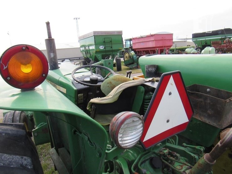 john-deere-2440-image-11