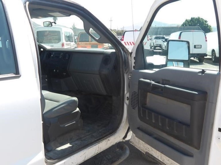 2016-ford-f550-image-16