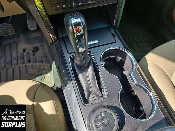2017-ford-explorer-image-21
