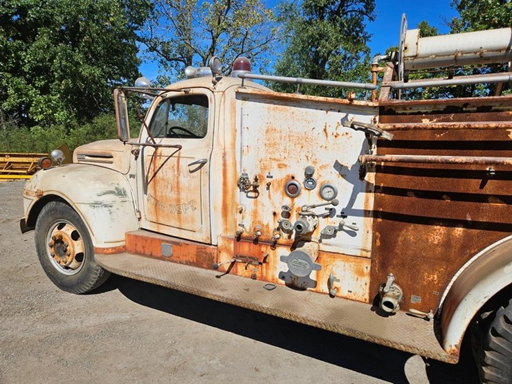 #2535-•-1949-ford-f-7-fire-truck-image-21