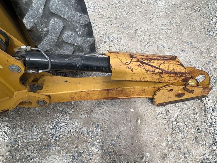 2017-caterpillar-420f2-it-image-28