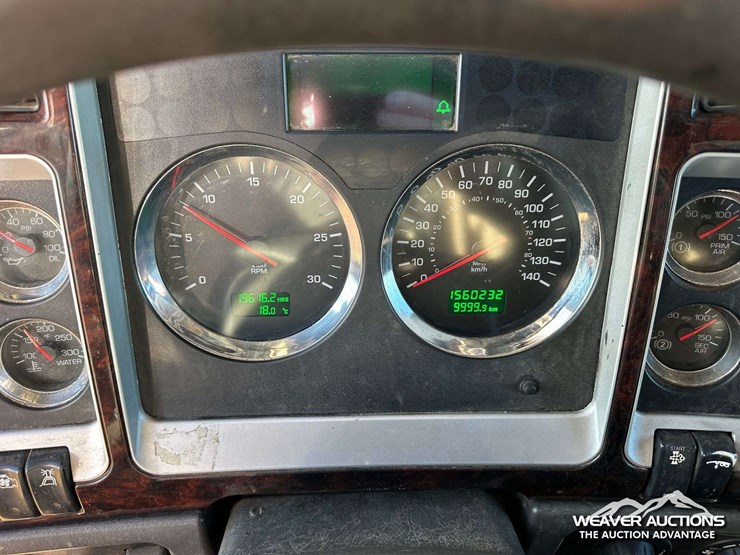 2011-kenworth-t800-image-15
