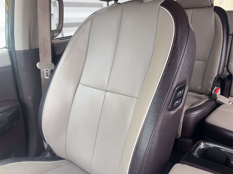 2017-kia-sedona-image-18