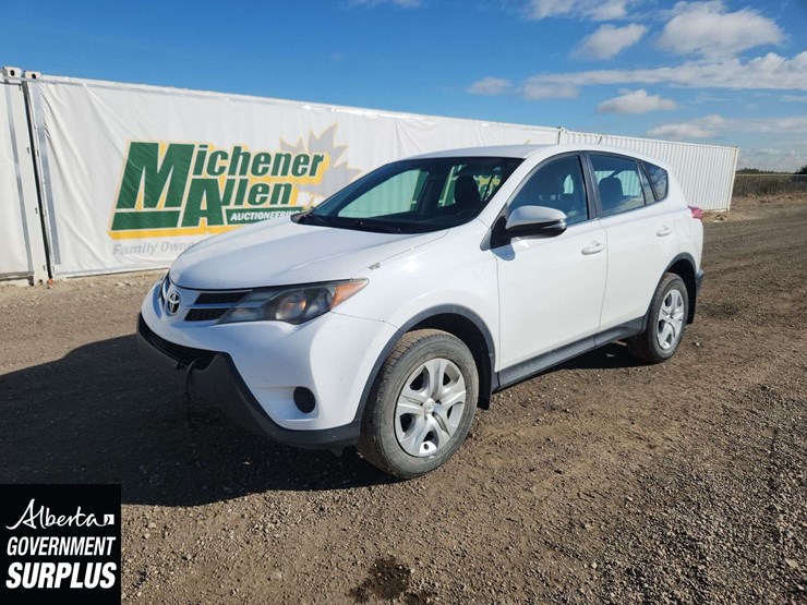 2015-toyota-rav4-le-image-1