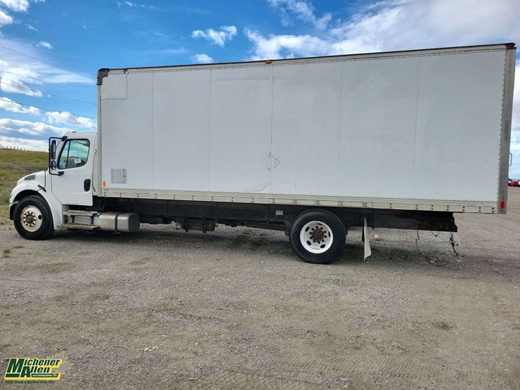 2006-freightliner-m2-106-image-5