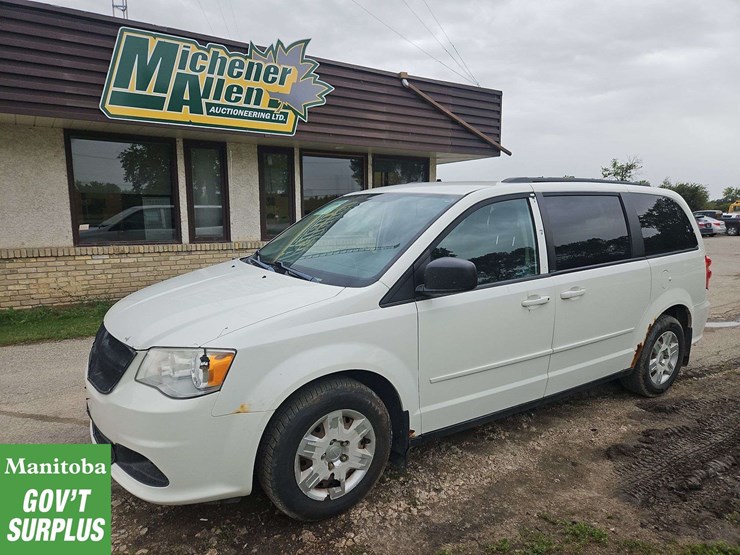 2012-dodge-grand-caravan-sxt-image-1