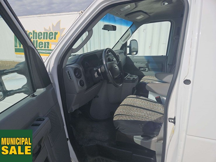 2012-ford-cargo-image-13