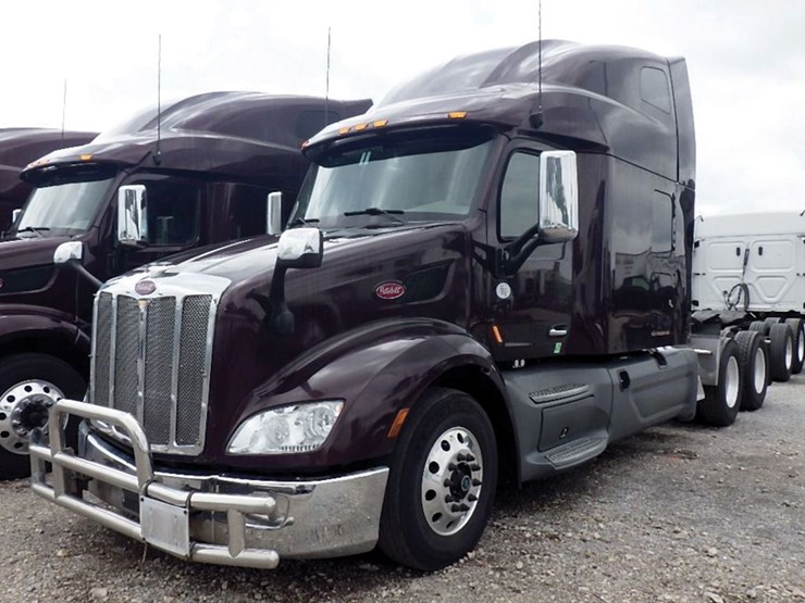 2020-peterbilt-579-image-1