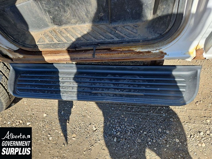 2014-ford-cargo-image-28