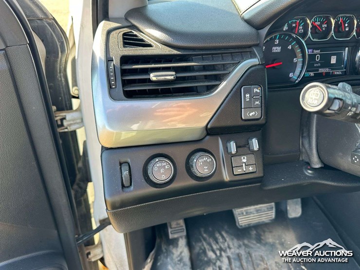 2018-chevrolet-suburban-image-15