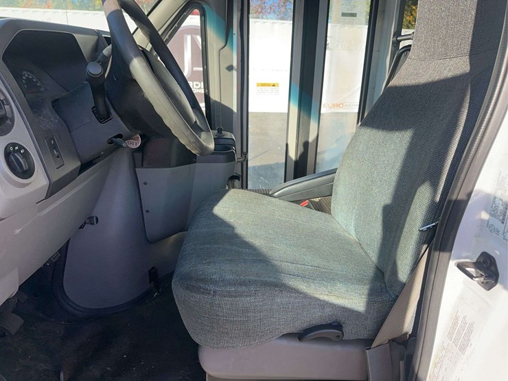 2017-ford-e450-image-21