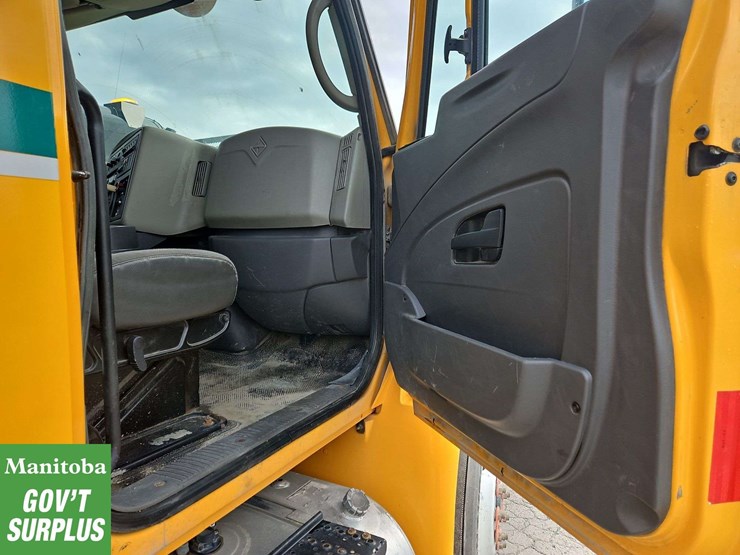 2009-international-durastar-4400-image-18