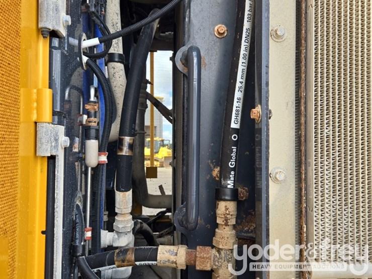 2019-deere-744k-image-44