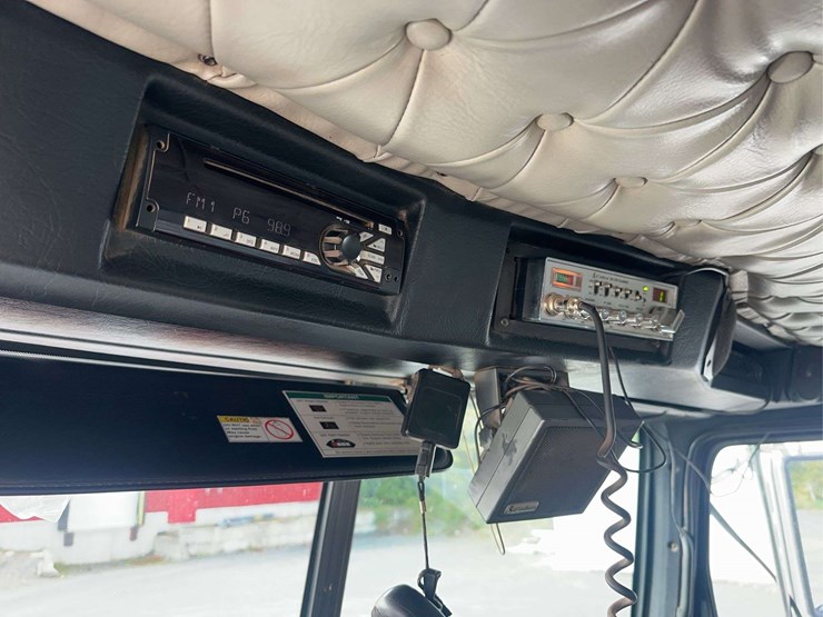 2015-western-star-4900sf-image-27