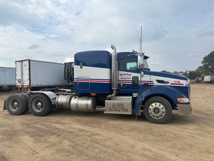 2014-peterbilt-384-image-4