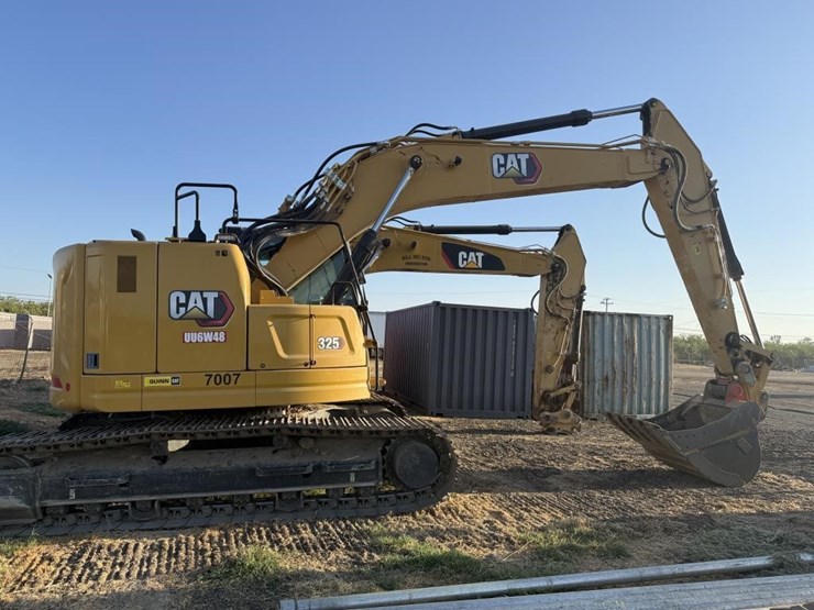 2023-caterpillar-325-image-1