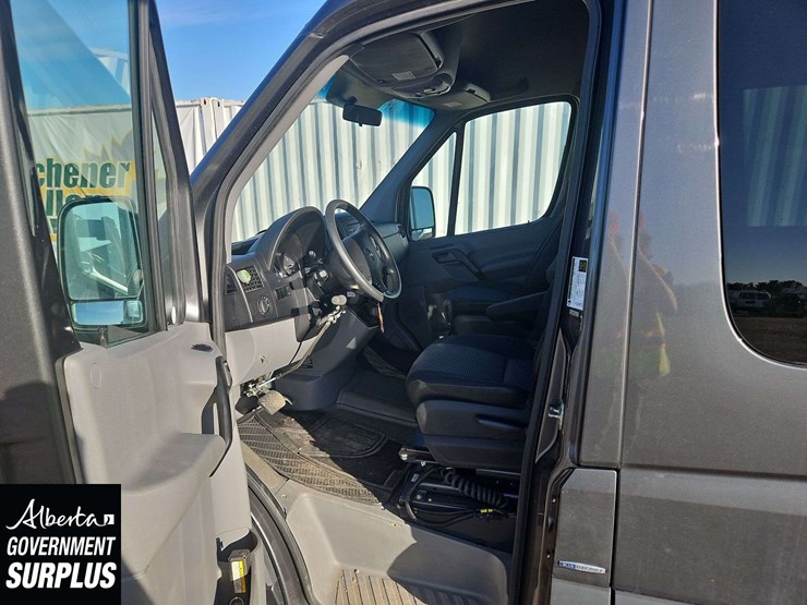 2012-mercedes-benz-sprinter-2500-image-13