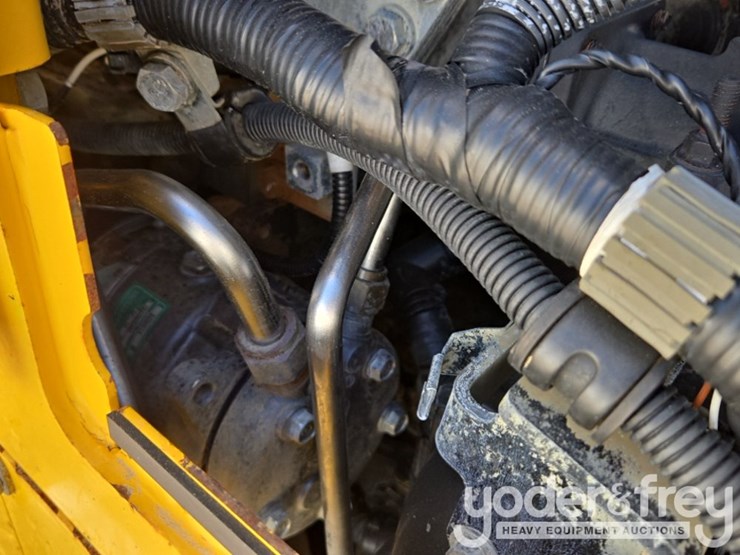 2018-komatsu-d61ex-24-image-43