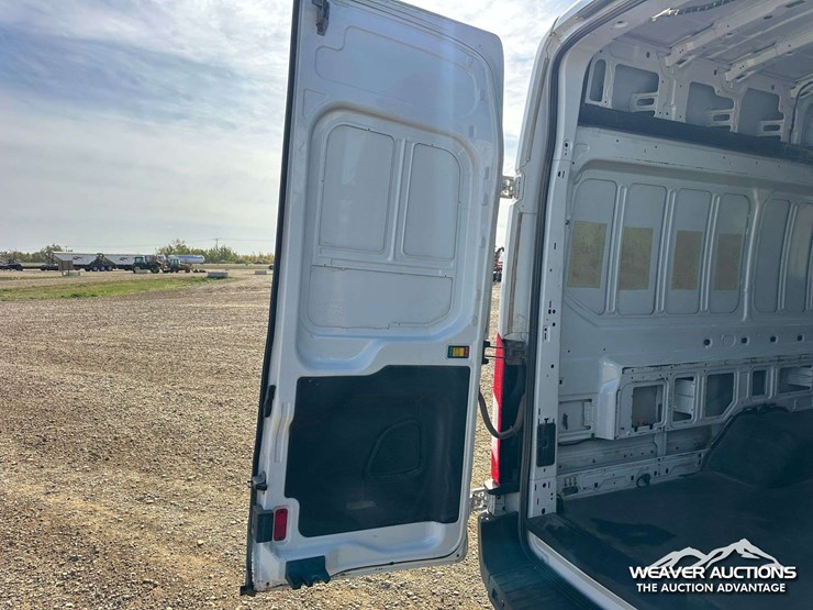 2019-ford-transit-image-42