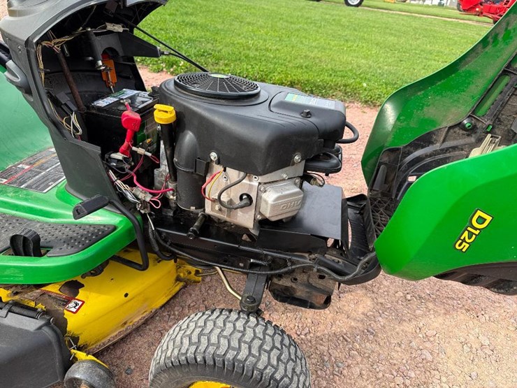 2014-john-deere-d125-image-25
