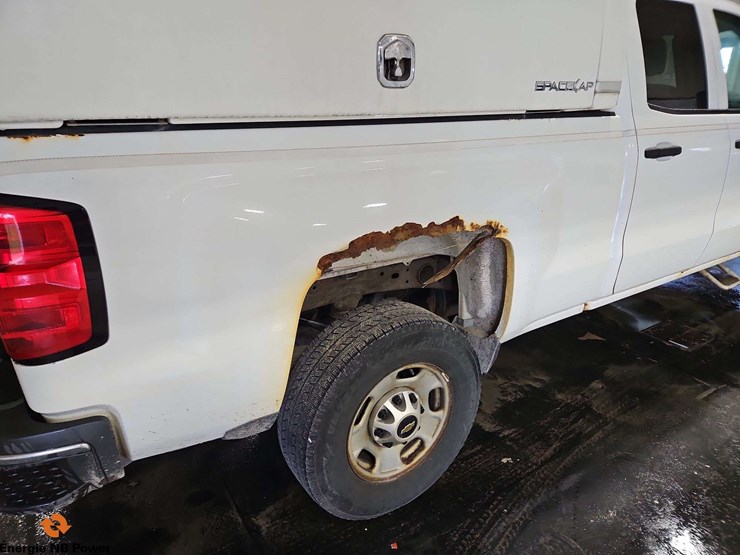 2015-chevrolet-silverado-2500hd-image-34