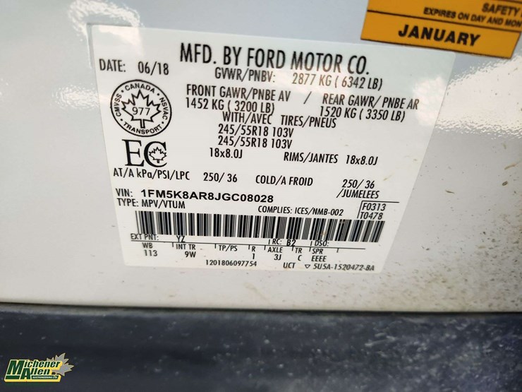 2018-ford-explorer-image-32