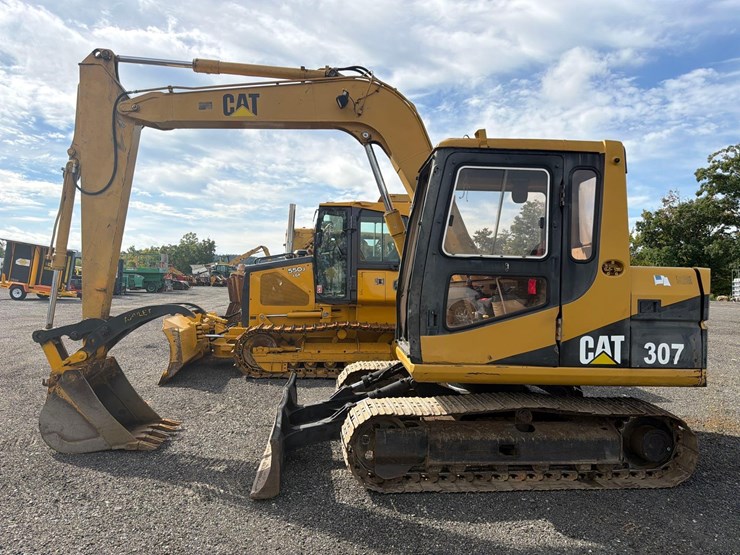 caterpillar-307-image-1