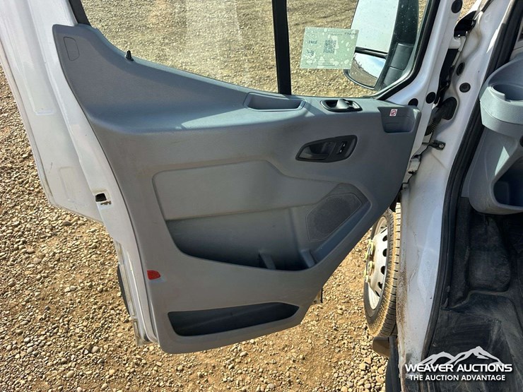 2019-ford-transit-image-26