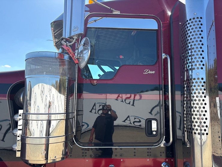 2023-kenworth-w900l-image-13