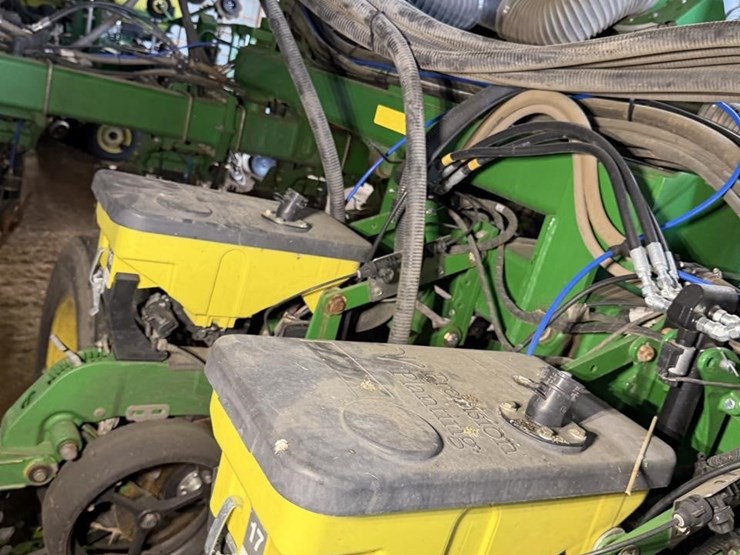 2013-john-deere-db60-image-23