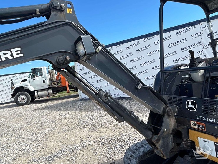 2015-deere-26g-image-19