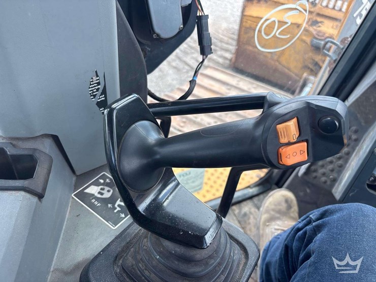 2020-deere-750l-lgp-image-21