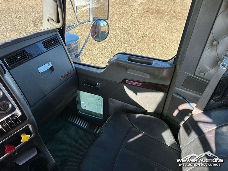 2011-kenworth-t800-image-12