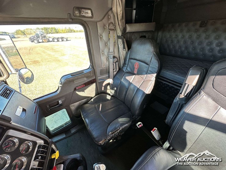 2011-kenworth-t800-image-11