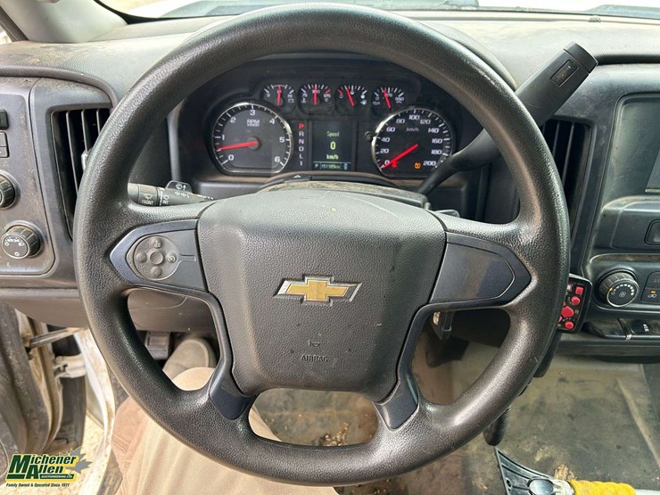 2018-chevrolet-silverado-2500hd-image-13