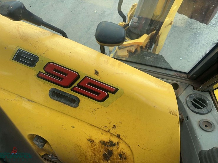 new-holland-b95-image-23
