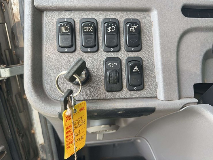 2022-peterbilt-389-image-31