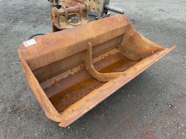 60”-bucket-for--excavator-image-2