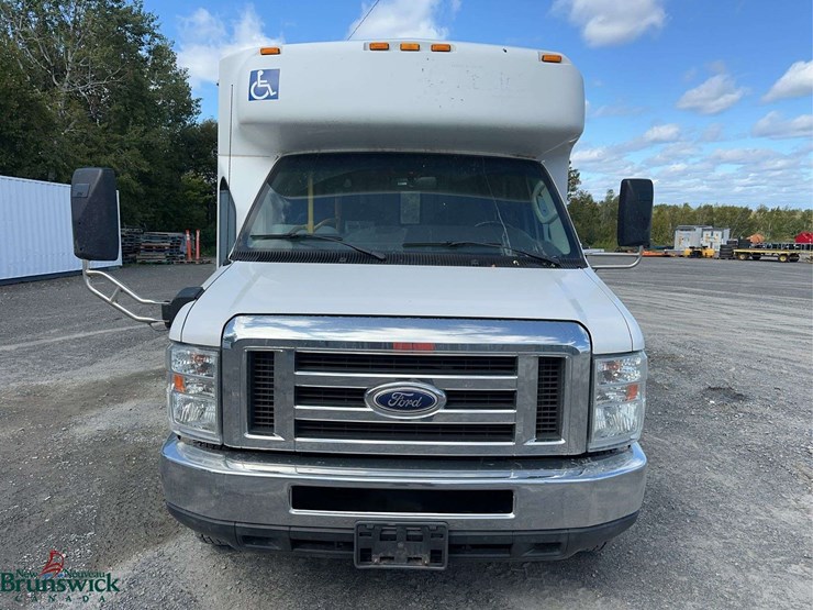 2014-ford-e450-image-2