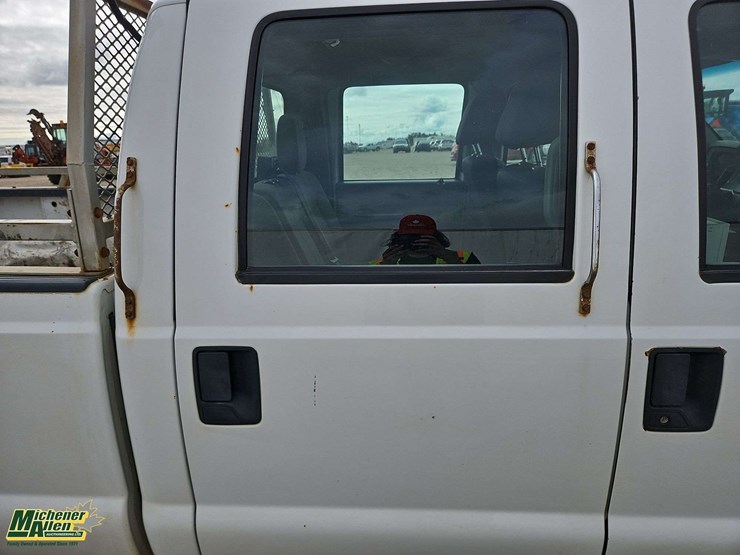 2011-ford-f350-image-28