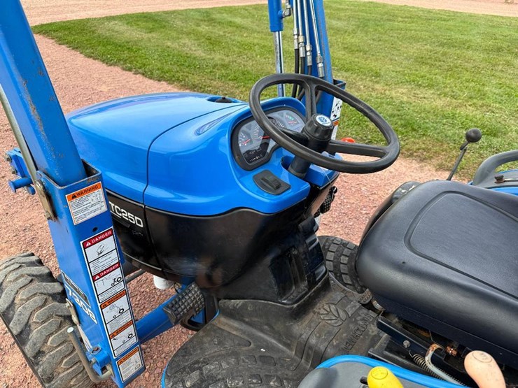 new-holland-tc25d-image-37