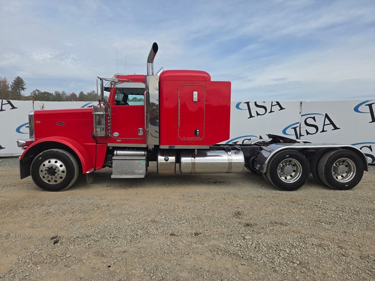 #1408-•-2014-peterbilt-388-sleeper-cab-truck-tractor-image-2