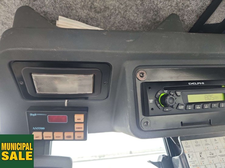 2012-deere-770gp-image-13