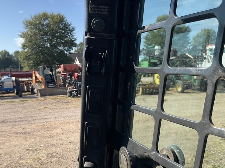 2015-bobcat-t750-image-9