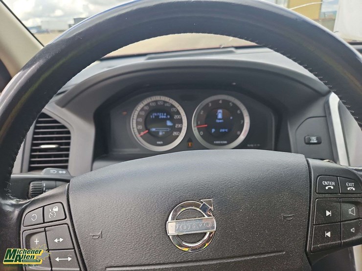 2010-volvo-xc60-image-19