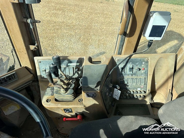 caterpillar-938f-image-12